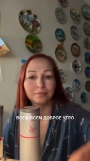 Автор показывает продукты своего ежедневного ухода